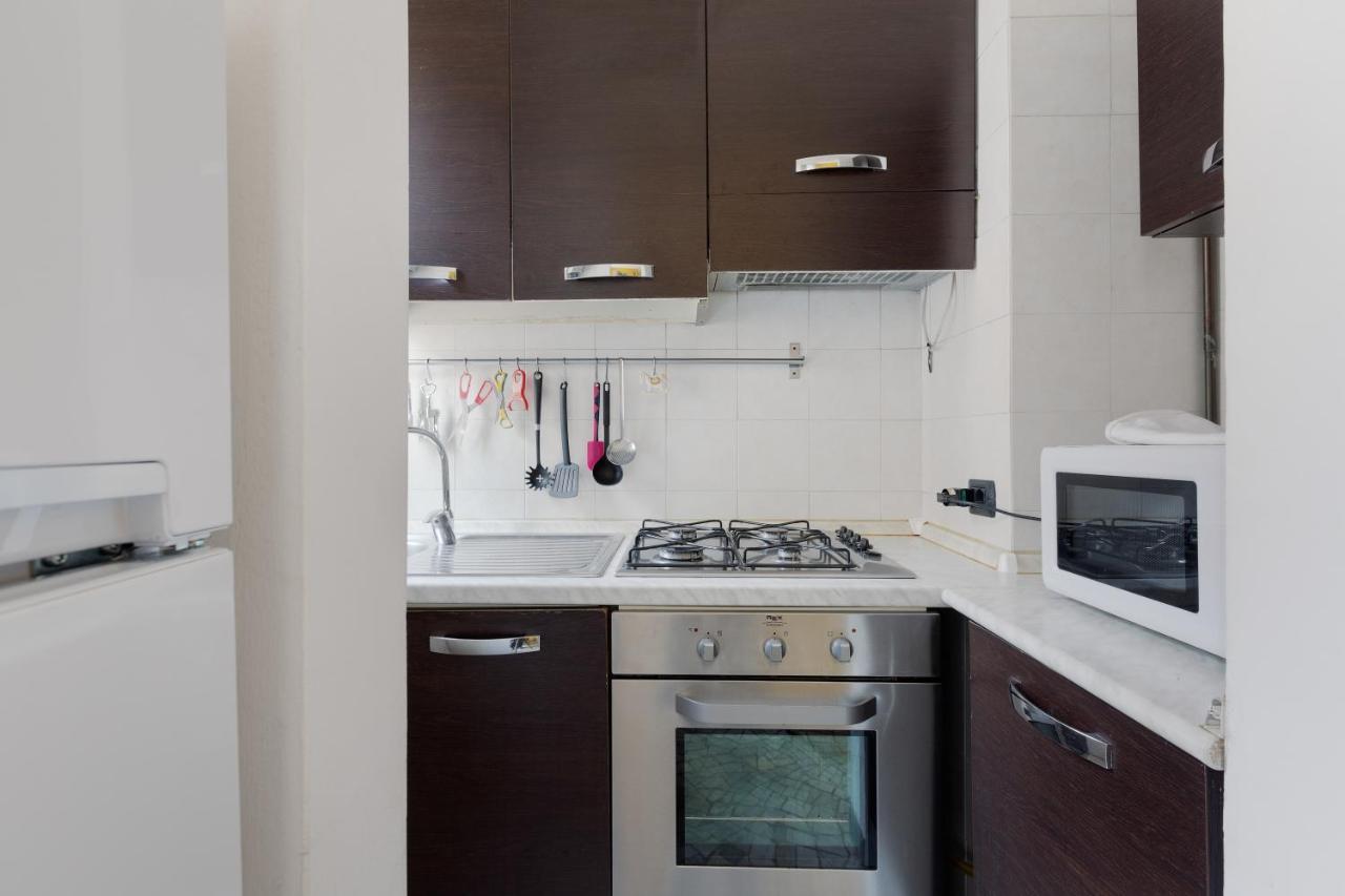 Apartment With Balcony - 50 M Far From M1 Pasteur Milano Eksteriør billede